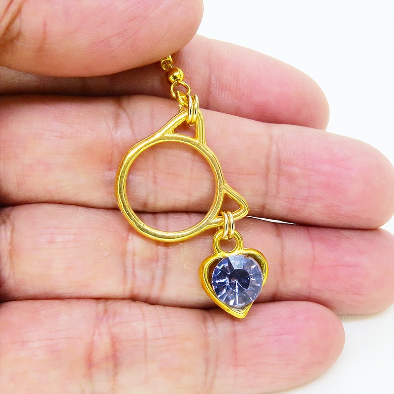 ゴールドカラー 猫フェイスフレームにクリスタルハート(ヴァイオレット)をつりさげた大人可愛いピアス サージカル可