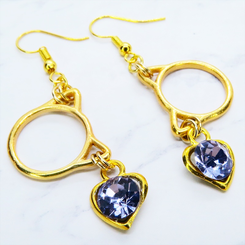 ゴールドカラー 猫フェイスフレームにクリスタルハート(ヴァイオレット)をつりさげた大人可愛いピアス サージカル可