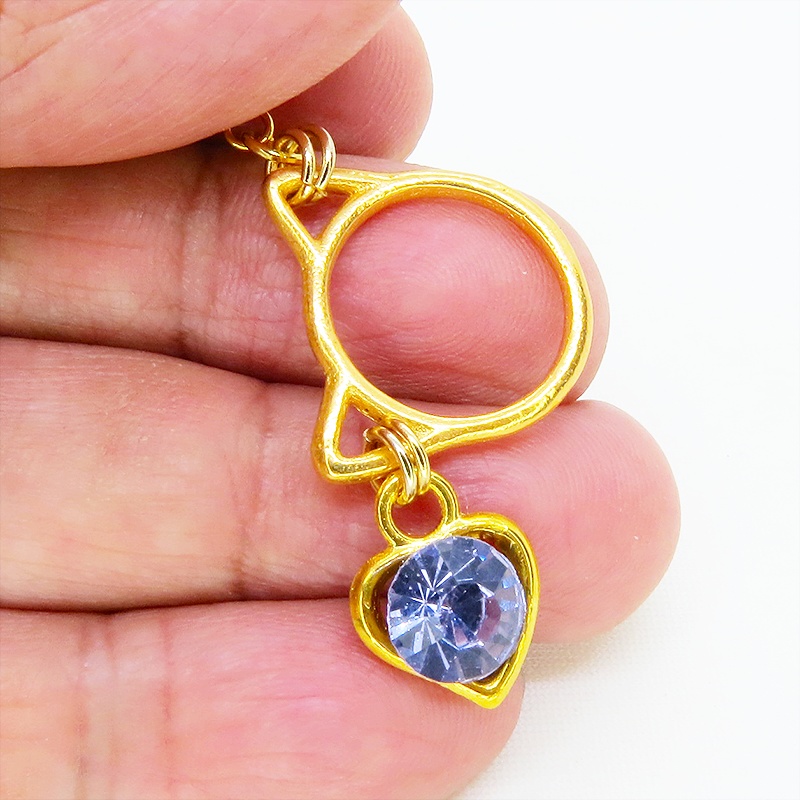 ゴールドカラー 猫フェイスフレームにクリスタルハート(ヴァイオレット)をつりさげた大人可愛いピアス サージカル可