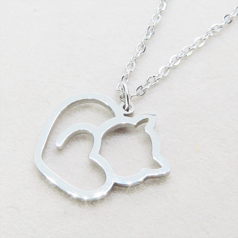シルバーカラー ステンレス製 柔らかい曲線の猫シルエットモチーフのネックレス 長さ調整可
