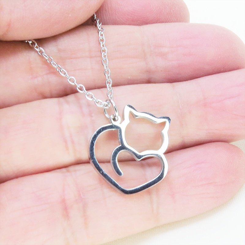 シルバーカラー ステンレス製 柔らかい曲線の猫シルエットモチーフのネックレス 長さ調整可