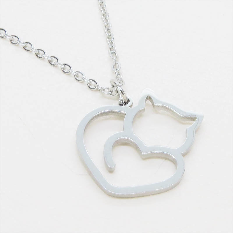 シルバーカラー ステンレス製 柔らかい曲線の猫シルエットモチーフのネックレス 長さ調整可