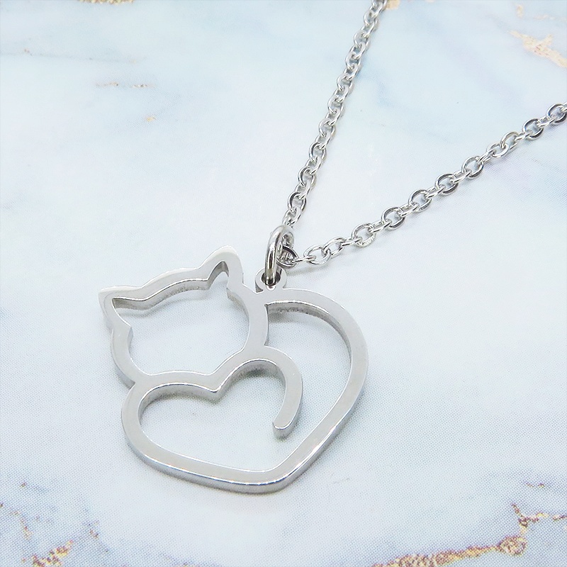 シルバーカラー ステンレス製 柔らかい曲線の猫シルエットモチーフのネックレス 長さ調整可