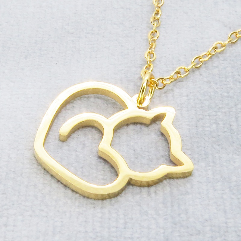 ゴールドカラー ステンレス製 柔らかい曲線の猫シルエットモチーフのネックレス 長さ調整可