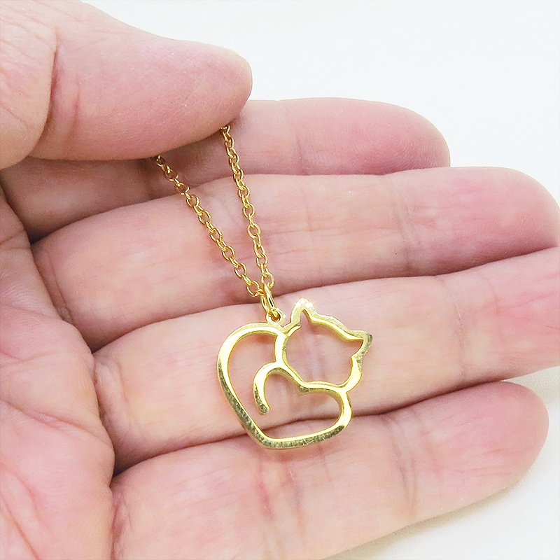 ゴールドカラー ステンレス製 柔らかい曲線の猫シルエットモチーフのネックレス 長さ調整可