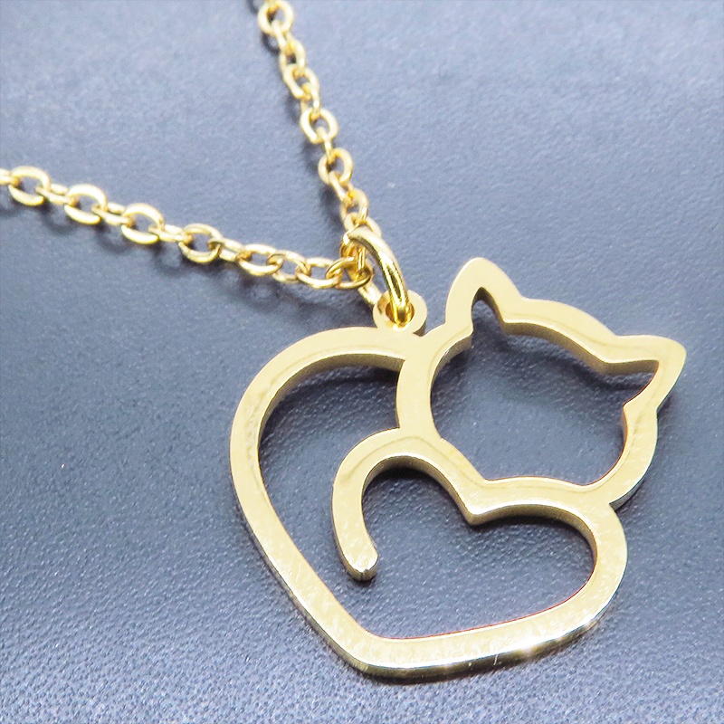 ゴールドカラー ステンレス製 柔らかい曲線の猫シルエットモチーフのネックレス 長さ調整可