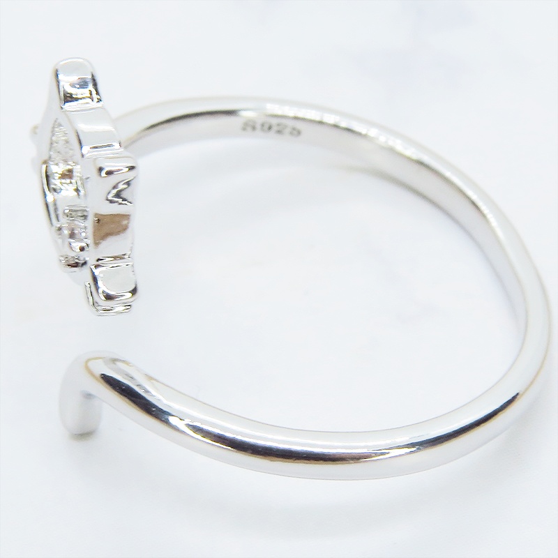 シルバー925 柔らかい曲線の猫シルエットモチーフのリング フリーサイズ キュービックジルコニア 尻尾