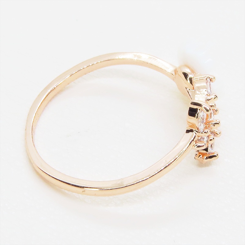 ピンクゴールド 白い花の大人かわいいリング キュービックジルコニア フリーサイズ