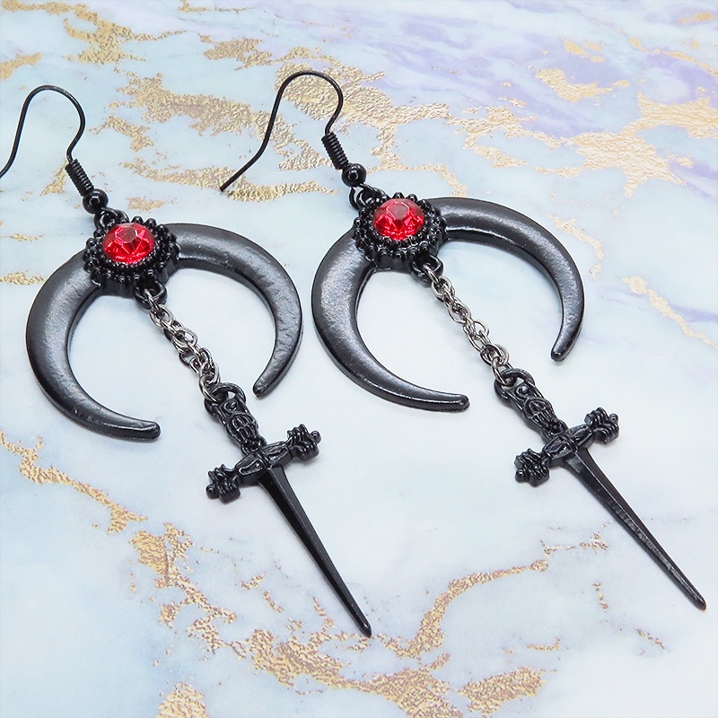 ブラックカラー ゴシック調 三日月とソード(剣)のピアス
