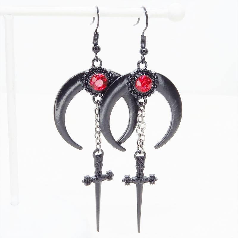 ブラックカラー ゴシック調 三日月とソード(剣)のピアス