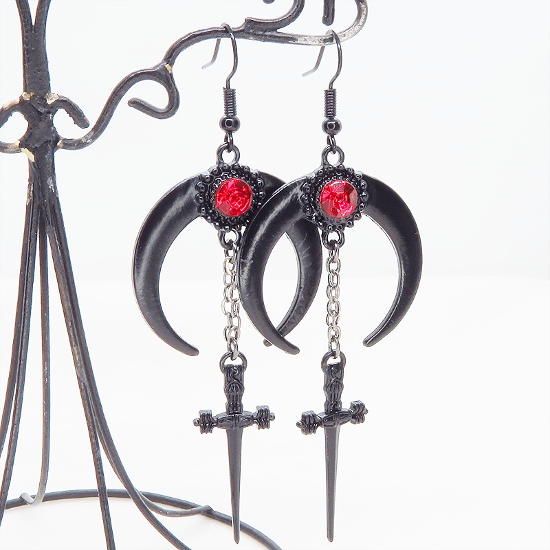 ブラックカラー ゴシック調 三日月とソード(剣)のピアス