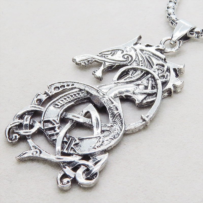 ステンレス アンティークシルバー ドラゴンモチーフのペンダントネックレス ステンレスチェーン ゴシック パンク メタル