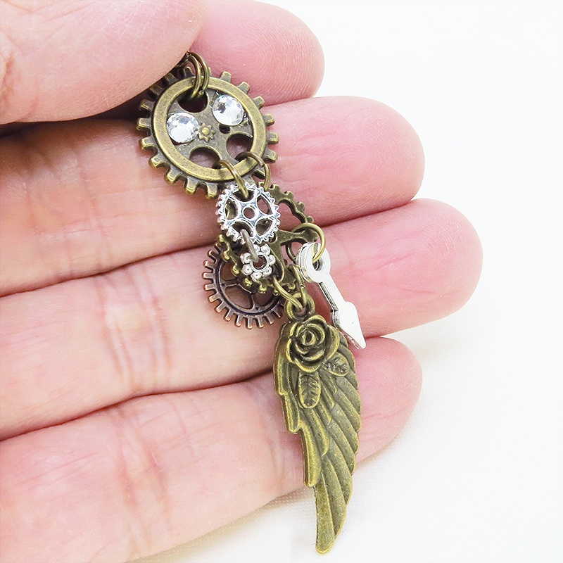 アンティークゴールド 翼と歯車を組合せた多層構造スチームパンクピアス ラインストーン