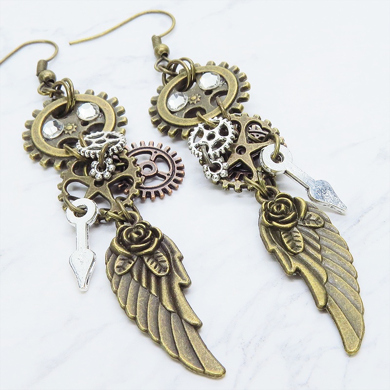 アンティークゴールド 翼と歯車を組合せた多層構造スチームパンクピアス ラインストーン
