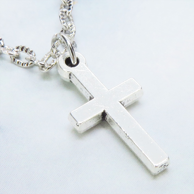 シルバーカラー ロザリオチャームと模様入りチェーンのシンプルなブレスレット アジャスター追加可