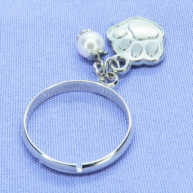 シルバーカラー 肉球とスワロフスキーパールの大人可愛いリング フリーサイズ クリスタルホワイト