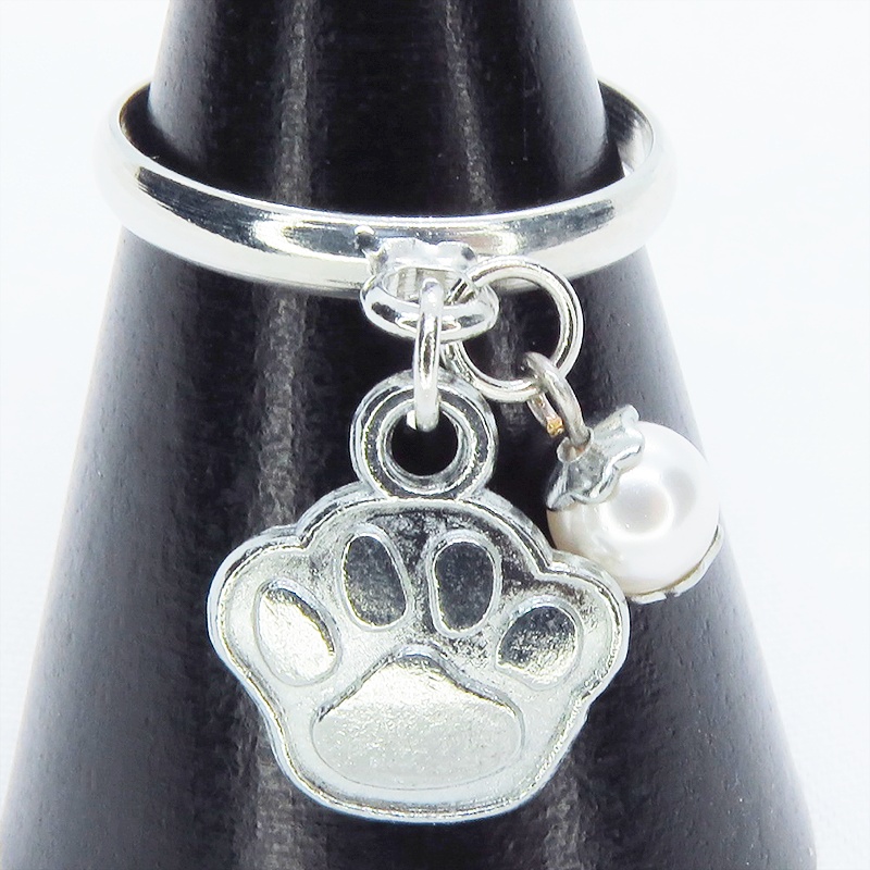 シルバーカラー 肉球とスワロフスキーパールの大人可愛いリング フリーサイズ クリスタルホワイト