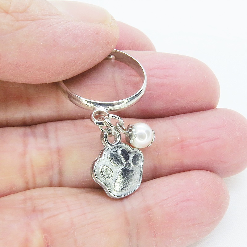 シルバーカラー 肉球とスワロフスキーパールの大人可愛いリング フリーサイズ クリスタルホワイト