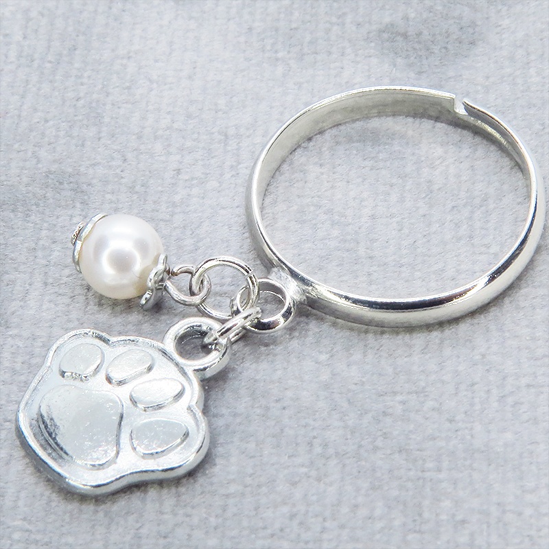 シルバーカラー 肉球とスワロフスキーパールの大人可愛いリング フリーサイズ クリスタルホワイト