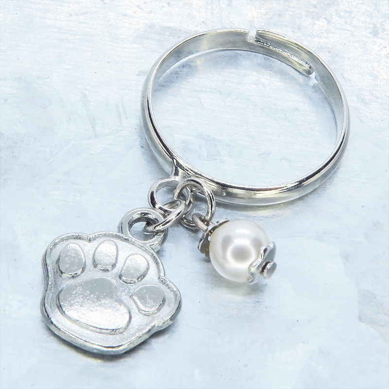 シルバーカラー 肉球とスワロフスキーパールの大人可愛いリング フリーサイズ クリスタルホワイト