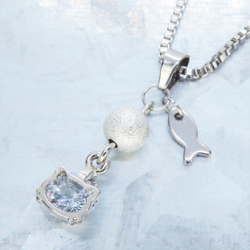 ステンレス製 シルバーカラー 猫フレームキュービックジルコニアのコンパクトなネックレス ベネチアンチェーン