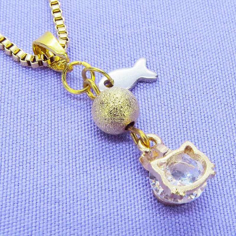 ステンレス製 マットゴールド 猫フレームキュービックジルコニアのコンパクトなネックレス ベネチアンチェーン