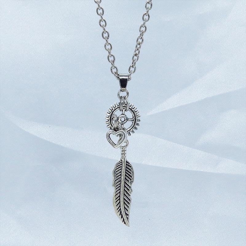アンティークシルバー フェザーと歯車を組合せたスリムなネックレス スチームパンク風 ハート ステンレス可