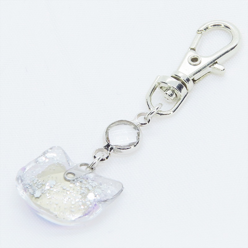 シルバーカラー 猫フェイスモチーフのローズレインボークリスタルのペンダントキーホルダー レジン 金具変更可
