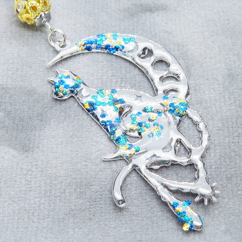 ステンレス製 シルバーカラー 三日月に乗る猫シルエットのキーホルダー ラインストーン レジン加工 ゴールドカラーメタルビーズ 金具変更可