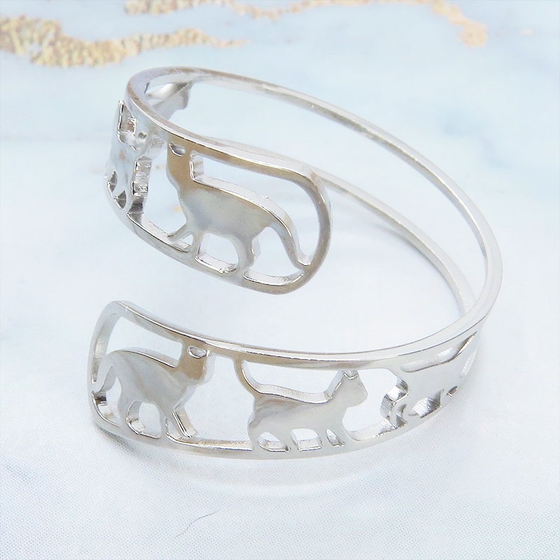 ステンレス製 シルバーカラー 歩く猫シルエットが連なる大人可愛いリング フリーサイズ