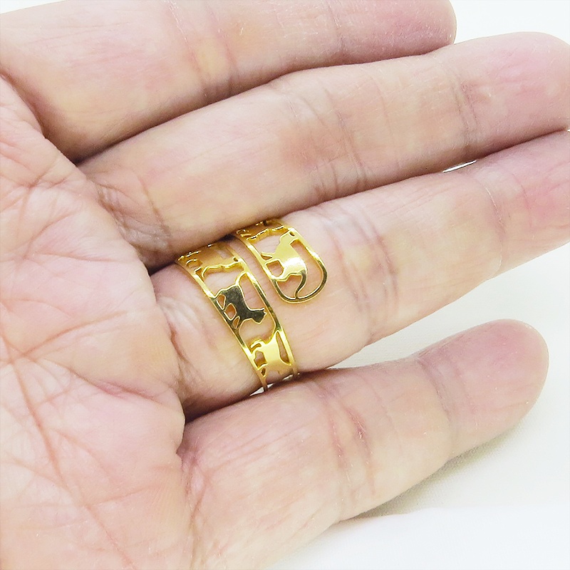 ステンレス製 ゴールドカラー 歩く猫シルエットが連なる大人可愛いリング フリーサイズ