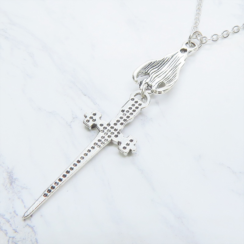 アンティークシルバー ゴシック調ソード(剣)とコウモリのスリムなネックレス 長さ調整可 アジャスター可