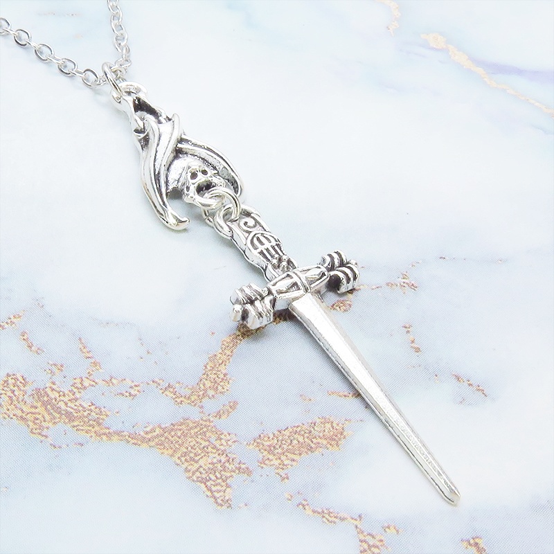 アンティークシルバー ゴシック調ソード(剣)とコウモリのスリムなネックレス 長さ調整可 アジャスター可