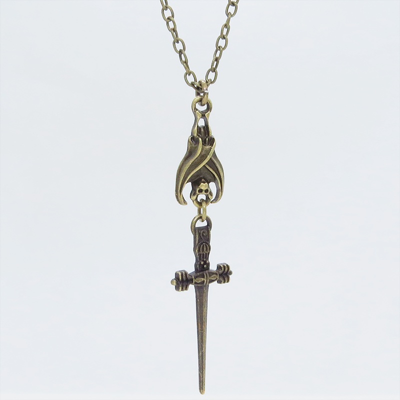 アンティークゴールド ゴシック調ソード(剣)とコウモリのスリムなネックレス 長さ調整可 アジャスター可