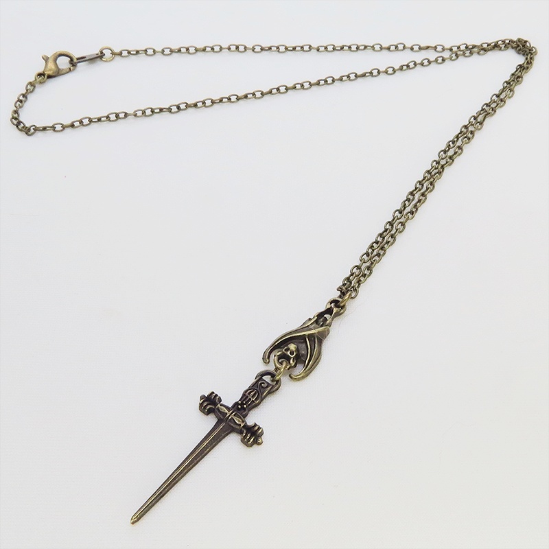 アンティークゴールド ゴシック調ソード(剣)とコウモリのスリムなネックレス 長さ調整可 アジャスター可