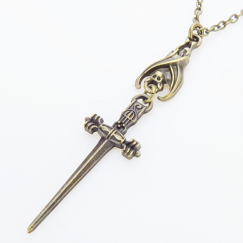 アンティークゴールド ゴシック調ソード(剣)とコウモリのスリムなネックレス 長さ調整可 アジャスター可