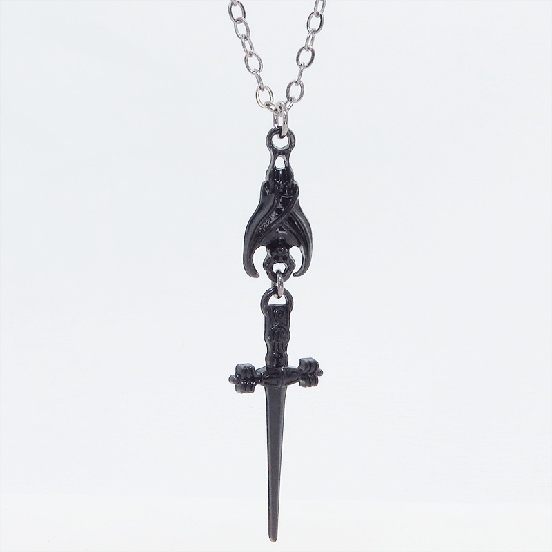 ブラックカラー ゴシック調ソード(剣)とコウモリのスリムなネックレス 長さ調整可 アジャスター可