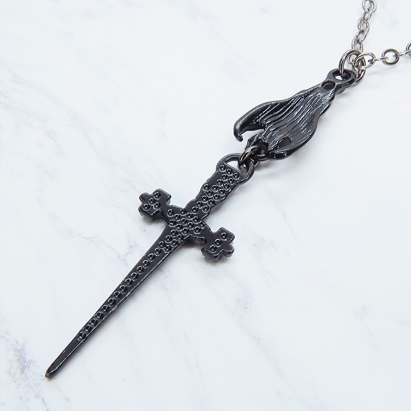 ブラックカラー ゴシック調ソード(剣)とコウモリのスリムなネックレス 長さ調整可 アジャスター可