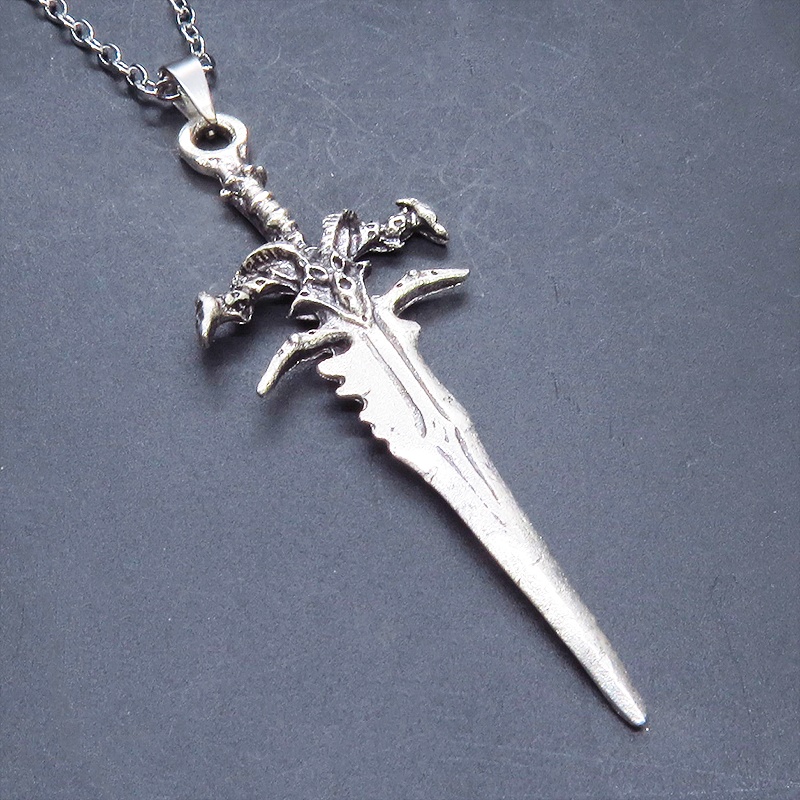 アンティークシルバー ゴシック調ソード（剣）のペンダントネックレス アジャスター付 長さ調整可