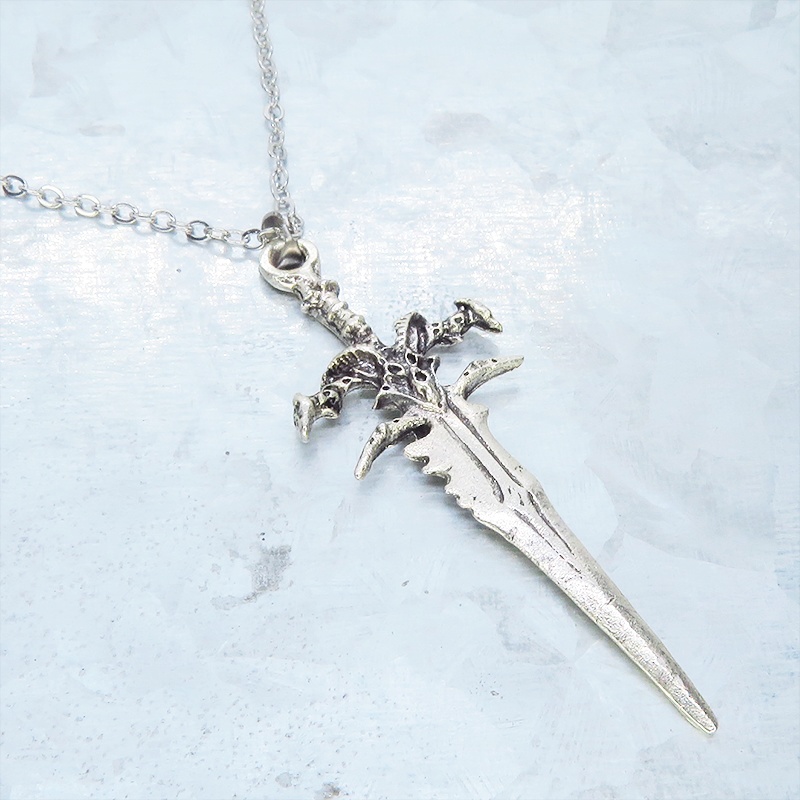 アンティークシルバー ゴシック調ソード(剣)のペンダントネックレス アジャスター付 長さ調整可