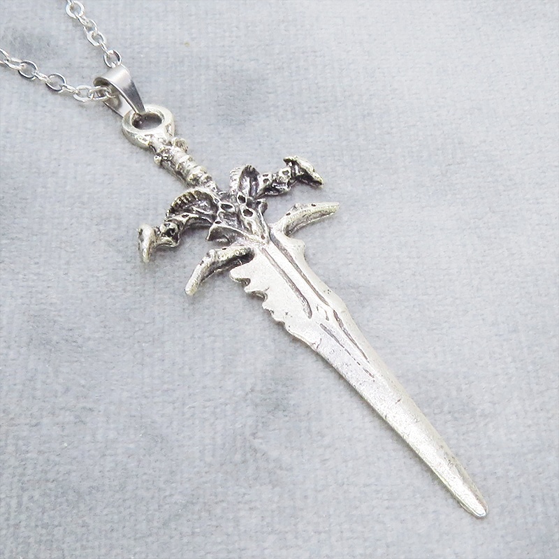 アンティークシルバー ゴシック調ソード(剣)のペンダントネックレス アジャスター付 長さ調整可