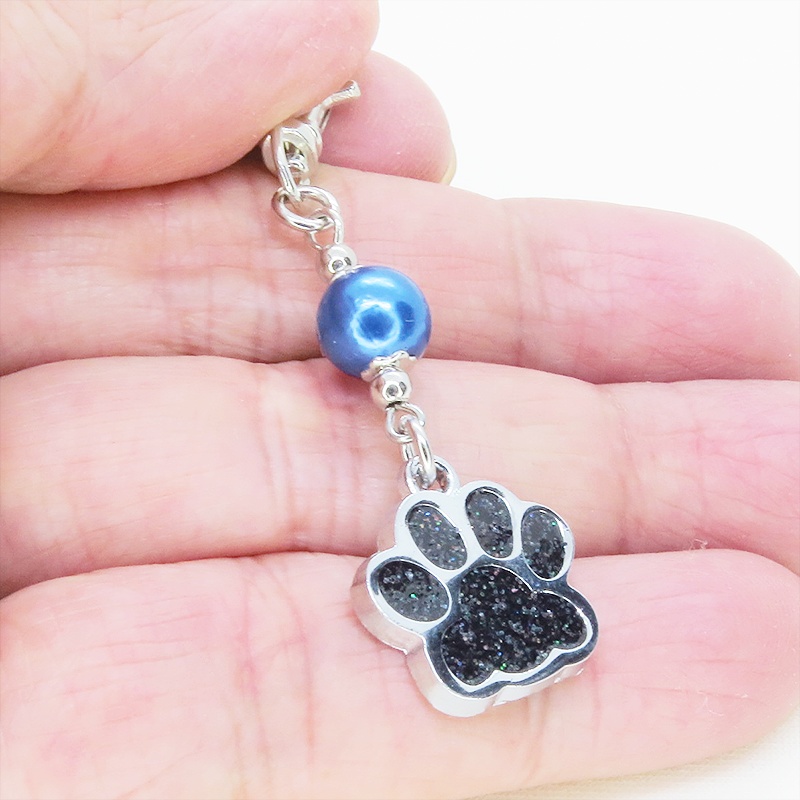 シルバーカラー 大きめ肉球チャームとコバルトブルーのビーズを組合せたキーホルダー 金具変更可