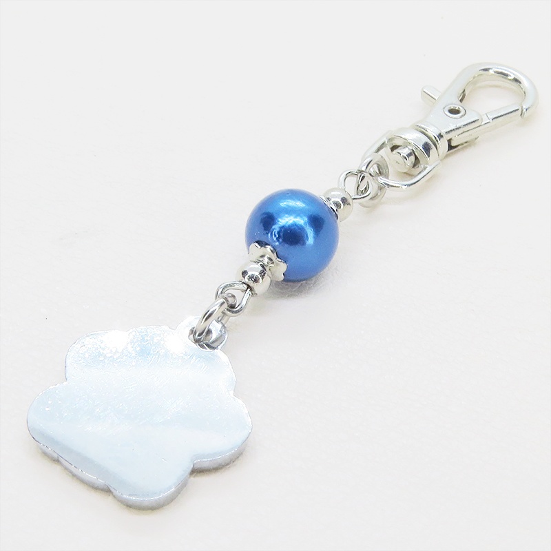 シルバーカラー 大きめ肉球チャームとコバルトブルーのビーズを組合せたキーホルダー 金具変更可