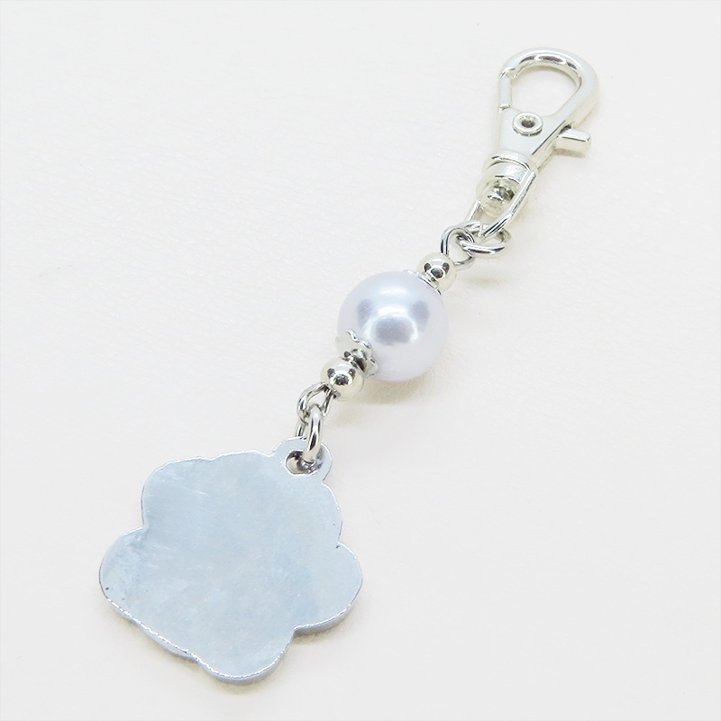 シルバーカラー 大きめ肉球チャームとシルバーグレーのビーズを組合せたキーホルダー 金具変更可