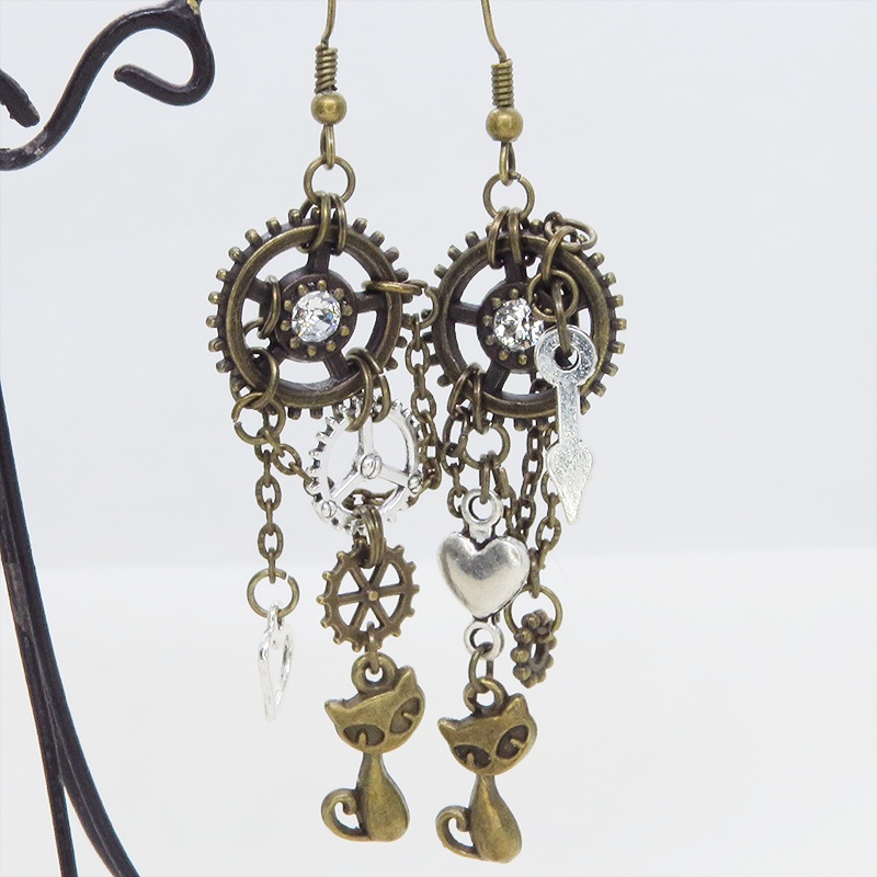 アンティークゴールド 猫と歯車のスチームパンク風アシンメトリーチェーンピアス スワロフスキー ハート