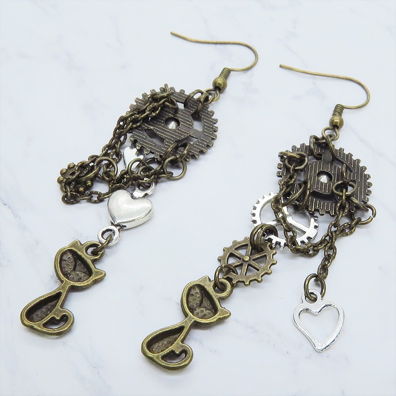 アンティークゴールド 猫と歯車のスチームパンク風アシンメトリーチェーンピアス スワロフスキー ハート