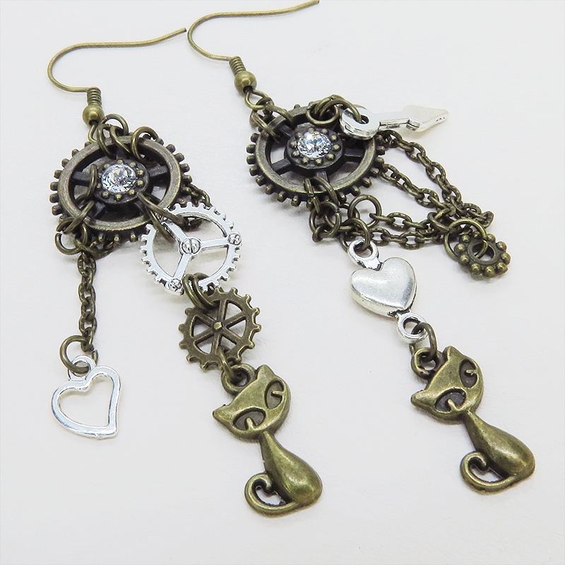 アンティークゴールド 猫と歯車のスチームパンク風アシンメトリーチェーンピアス スワロフスキー ハート