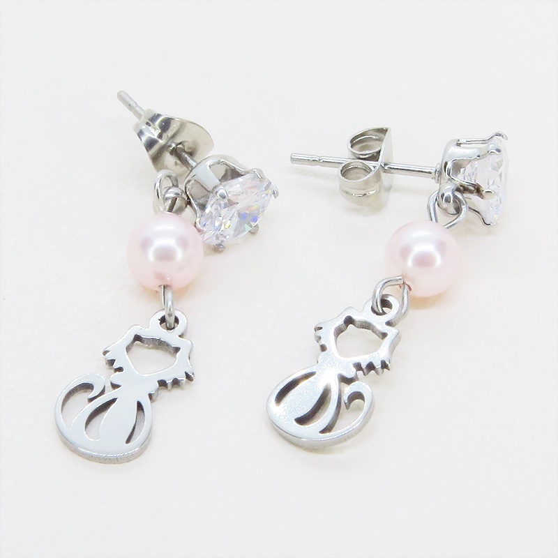 ステンレス 猫シルエットとジルコンのスタッドピアス スワロフスキーパール(ロザリン)