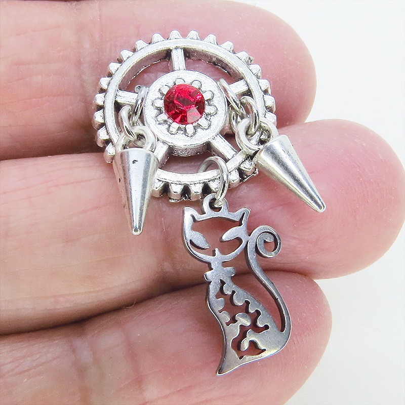 アンティークシルバー 猫と歯車のスチームパンク風リング スワロフスキー(スカーレット) スパイク フリーサイズ