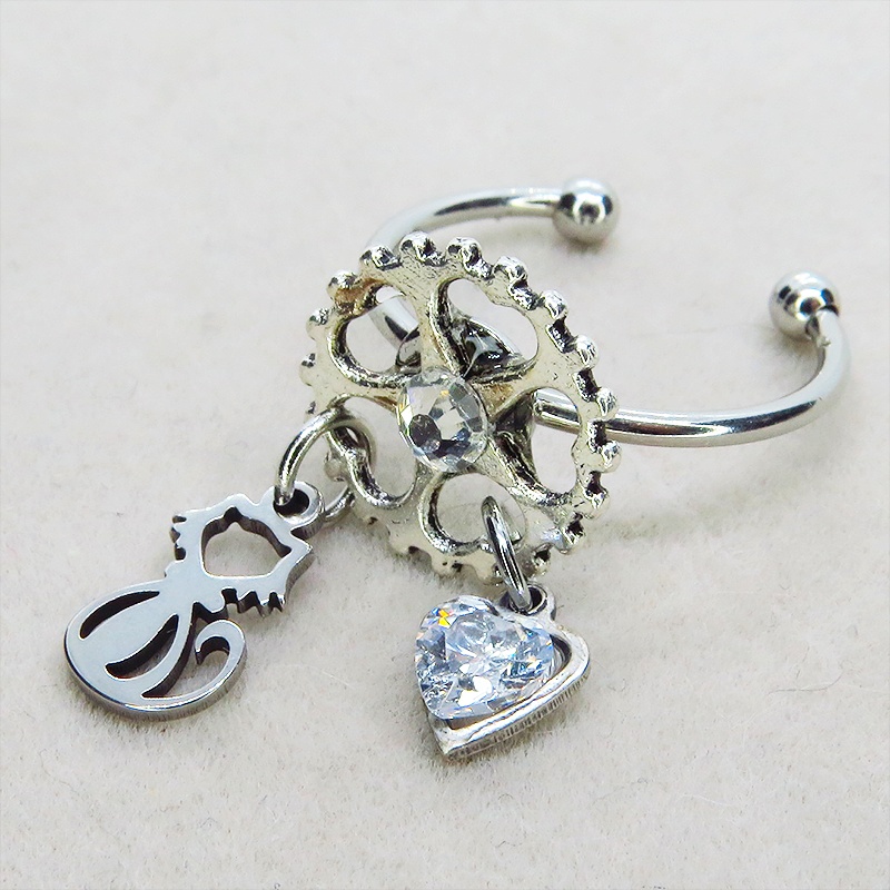 シルバーカラー 歯車に猫とハートのチャームを吊り下げた大人可愛いリング フリーサイズ スワロフスキー